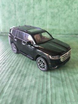 TOYOTA LAND CRUISER-GXR,1:24 - 3