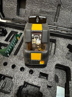 DeWALT DCE088D1G Aku krížový laser, zelený lúč XR (10,8V/2,0 - 3