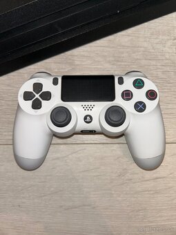 PlayStation 4 Pro 1 TB - 3