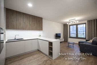 Na predaj 2 izbový štýlový zariadený byt v novostavbe v Bans - 3