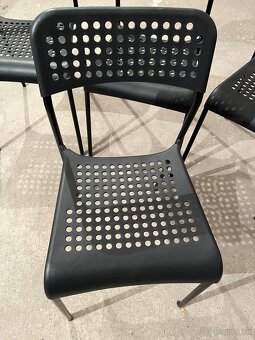 Stôl a 4 stoličky - 3