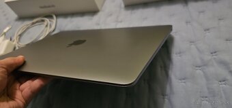 Mac Book M1 256GB žiadny škrabanec - 3