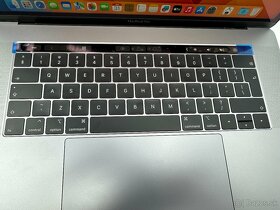  MacBook Pro (15-inch, 2018) - 1 cyklus | i7 | 16GB/500GB  - 3