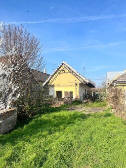 Na predaj dom s pozemkom v obci Ostrov - 3