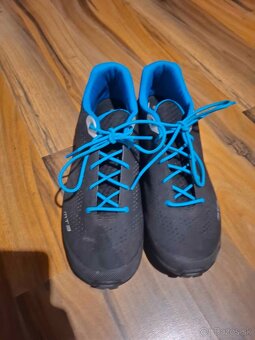 Predám Tretry Shimano 47 + pedále - 3