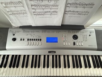 Yamaha DGX 230 - 3