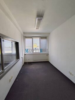 Trojkancelária - presklená v Nitre - 3