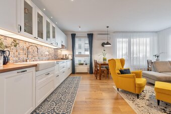 ZNÍŽENÁ CENA Nadštandardný 3-izbový byt s balkónom - 3
