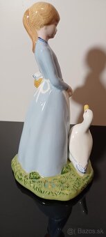 Nádherná veľká porcelánová soška dievča s húskou . Top stav - 3