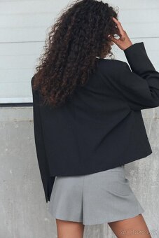 KRÁSNY SKORT S OPASKOM značky ZARA - 3