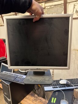 Staršie LCD monitory - 3