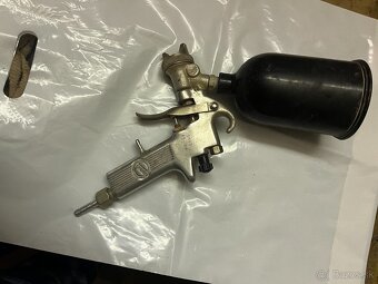 Predám staršiu málo používanú striekaciu pištoľ. - 3