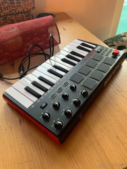 Akai MPK mini MK3 Red - 3