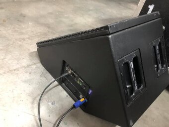 Meyer Sound UM100 P wide stage monitor - 3