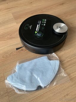 robotický vysávač zn. Eta - 3