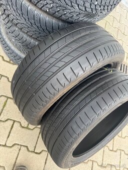 225/45R18 - 3
