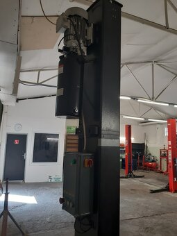Dvojstlpovy automaticky zdvihak 4T. - 3