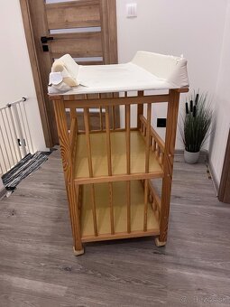 Prebaľovací pult s kolieskami - 3