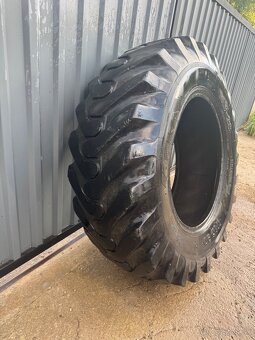 Pneumatika na JCB- 4C-X - 3