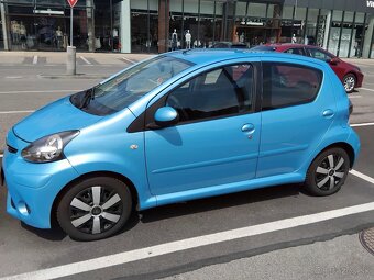 TOYOTA AYGO 1.0 Benzín svetlomodrá metalíza 5-dverí - 3