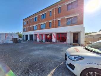 Predám 4-izbový veľký tehlový dom 220m2 Nižná Hutka,garáž,2x - 3
