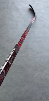 ✅CCM JETSPEED FT5 INT RIGHT/PRAVACKA__flex 55 zahnutie P28 - 3