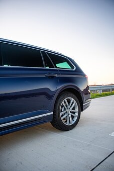 VW Passat R-LINE DSG Ťažné Virtual CarPlay ACC Lane-assist - 3