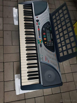 Klavír Yamaha PSR-240 - 3