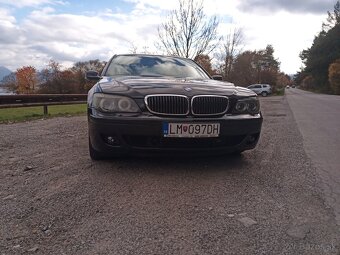 BMW 750i V8 4,8L  238 000km - 3