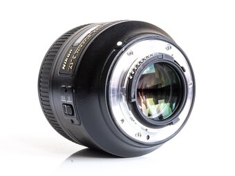 Nikon AF-S Nikkor 85 mm f/1.8G - 3