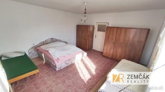 Priestranný rodinný dom so širokým potenciálom v srdci Vrbov - 3
