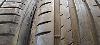 Predám 2ks pekné 225/40r19-93Y Michelin - 3