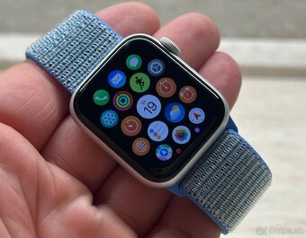 Apple Watch SE 40mm Cellular, batéria: 81% - 3