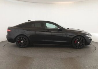 Jaguar XE - 3