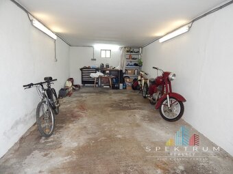 SPEKTRUM REALITY- Na PREDAJ Garáž 28 m2, Handlová, ul. Mier - 3