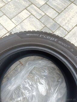 Predám pneumatiky Hankook winter icept evo3 235 55 r18 - 3