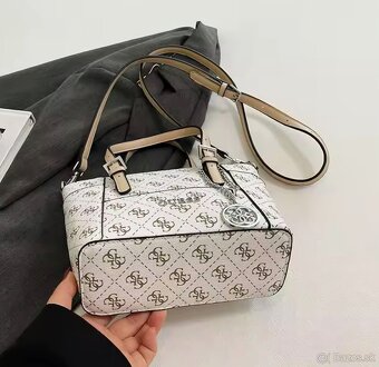 kabelka Guess biela - 3