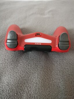 PS4 ovládač - červený - 3