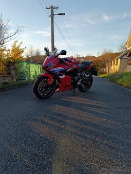 Honda CBR 650r - 3