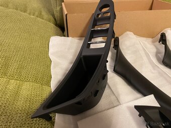 BMW F10/F11 NOVÉ madlá dverí čierne KOMPLET SADA - 3