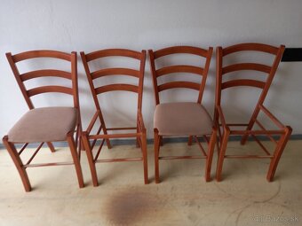 Predam 4ks stoličky cena 12€\ks.tel.0903833950 - 3