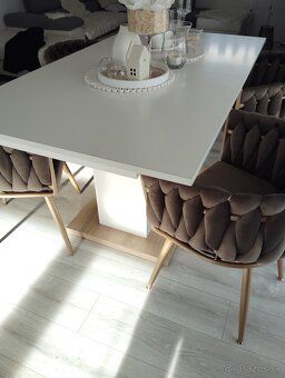 Predám roztahovaci jedálenský stôl - 3