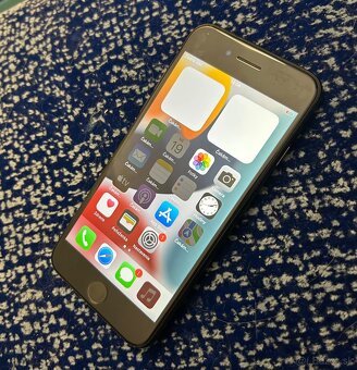 iPhone 7 32GB black - 100% batéria - 3