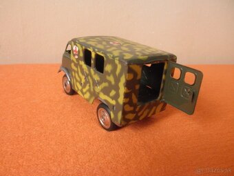 stará hračka - plechová vojenská sanita Tatra 805 Omnia 1969 - 3