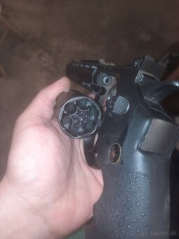 Revolver Dan Wesson 8" ASG - 3