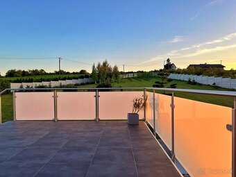 Rodinný dom s pozemkom 2000 m2 - VRÁBLE - 3