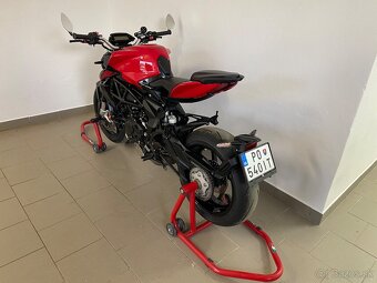 MV Agusta Brutale Rosso 800 - 3