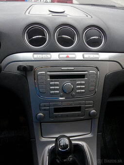 Predám Ford S-max s ťažným zariadením v BA a nosičom - 3