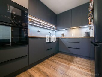 3 izbový byt /dva balkóny /garážové státie /tehlová bytovka - 3