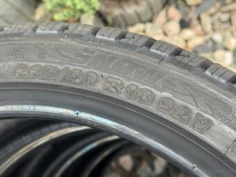 225/40 R18 - 3